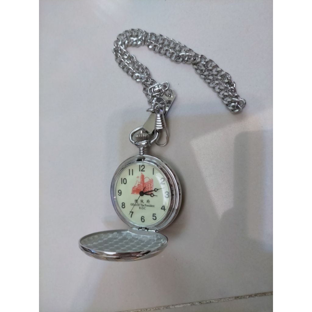 代售 二手 近全新 絕版品 懷錶 台灣總統府 憲兵圖樣 總統府 紀念品 絕版品 沒電未測