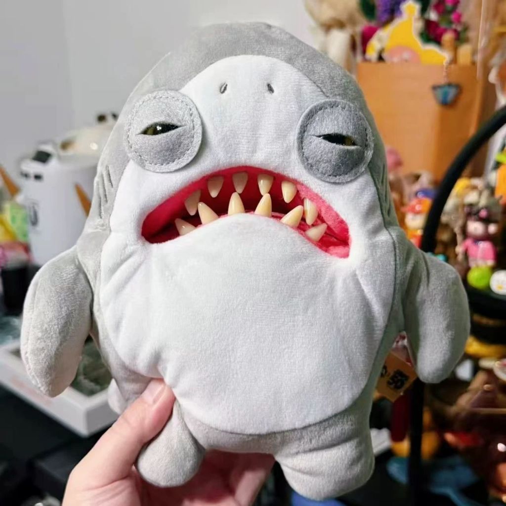 🔥FUGGLER 牙齒怪-大白鯊🔥台灣出貨 FUGGLER50週年紀念版 大白鯊聯名款毛絨公仔 可愛搞怪玩偶 收藏紀念