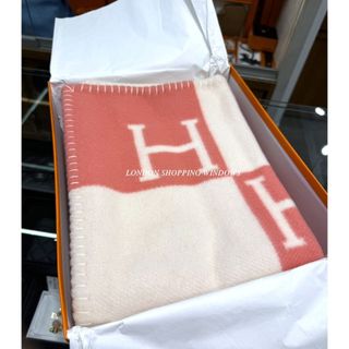 全新 閒置 Hermes Avalon 羊毛羊絨 嬰兒毛毯 橘粉色 / 白色 ~*倫敦櫥窗*~
