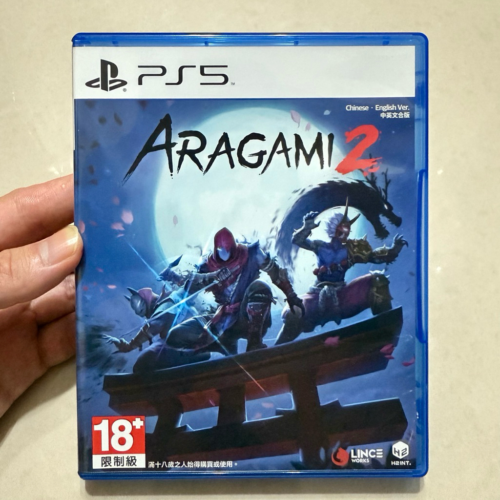 PS5 荒神2 中文版 作為最後的影武者 背負著守護全村的命運 在黑暗與死亡中 尋找靈魂失落已久的自己 Aragami2