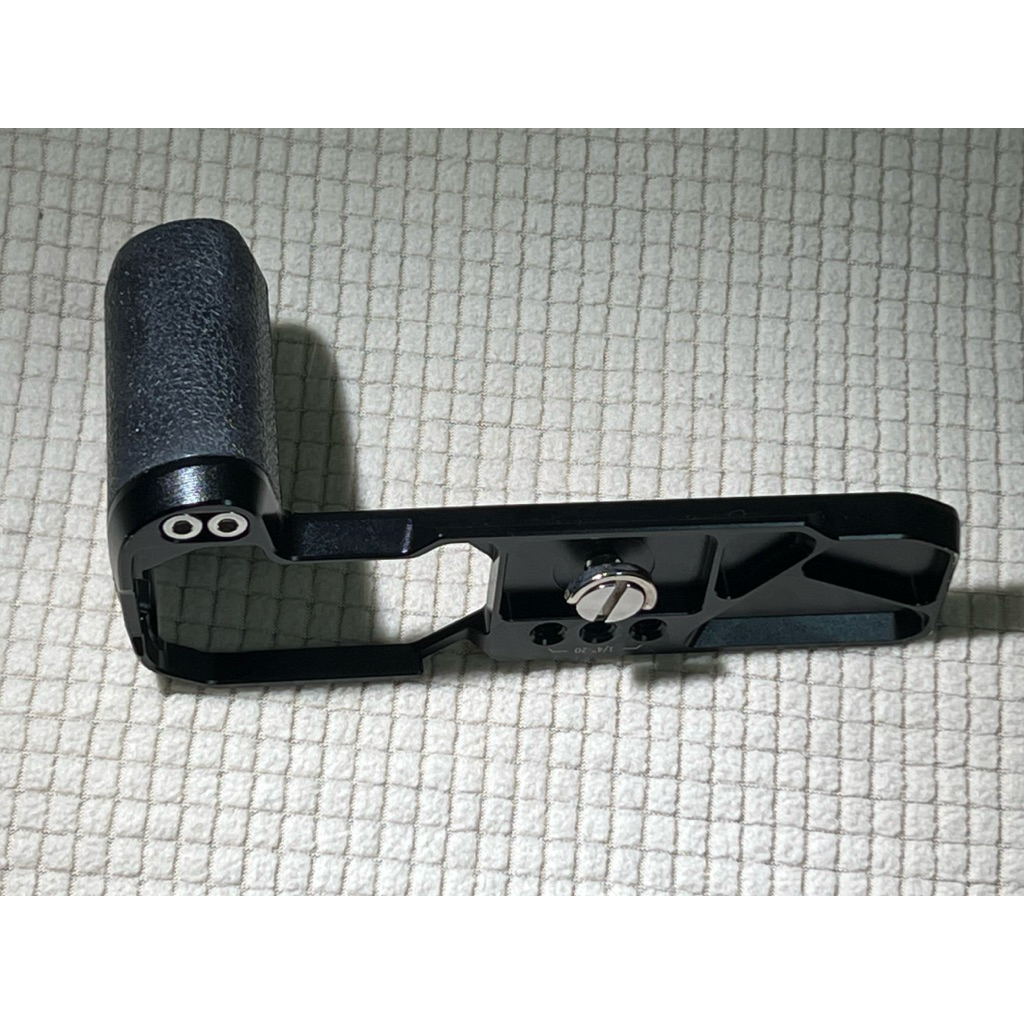 Smallrig手把，Nikon Zf握持感最好的手把。 二手物品有正常使用痕跡，請參考圖片。誠可議。