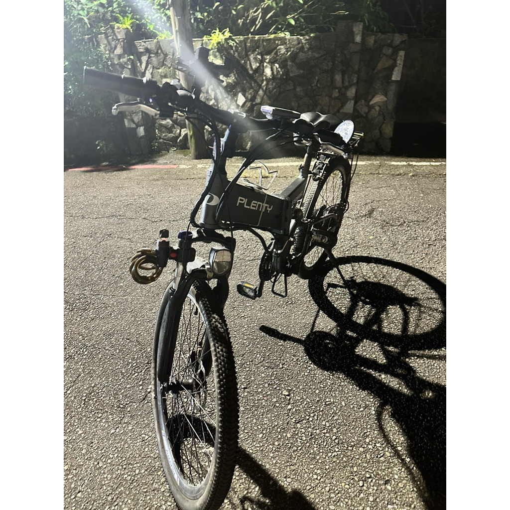 可議價。電動輔助變速自行車（黑）二手不騎了，佔空間，時速可40-50