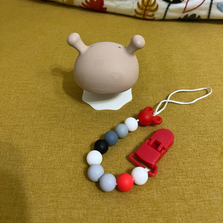 贈奶嘴鍊·咬咬環 mombella 小蘑菇 / 貝親 Pigeon 搖鈴固齒器