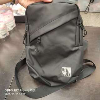 $1100*9成新 加拿大INUK 黑色後背包 防水 尺寸 :16*26厚5cm