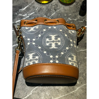 《Tory Burch 正品總代理 T Monogram Mini Bucket Bag 小水桶包》