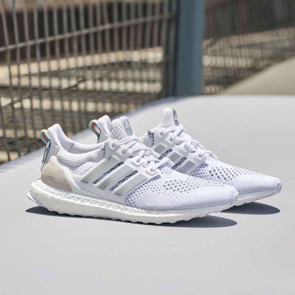adidas gazelle silver green womens ADIDAS ULTRABOOST LIGHT IE8488 RUNNING SHOES (M) main image 0