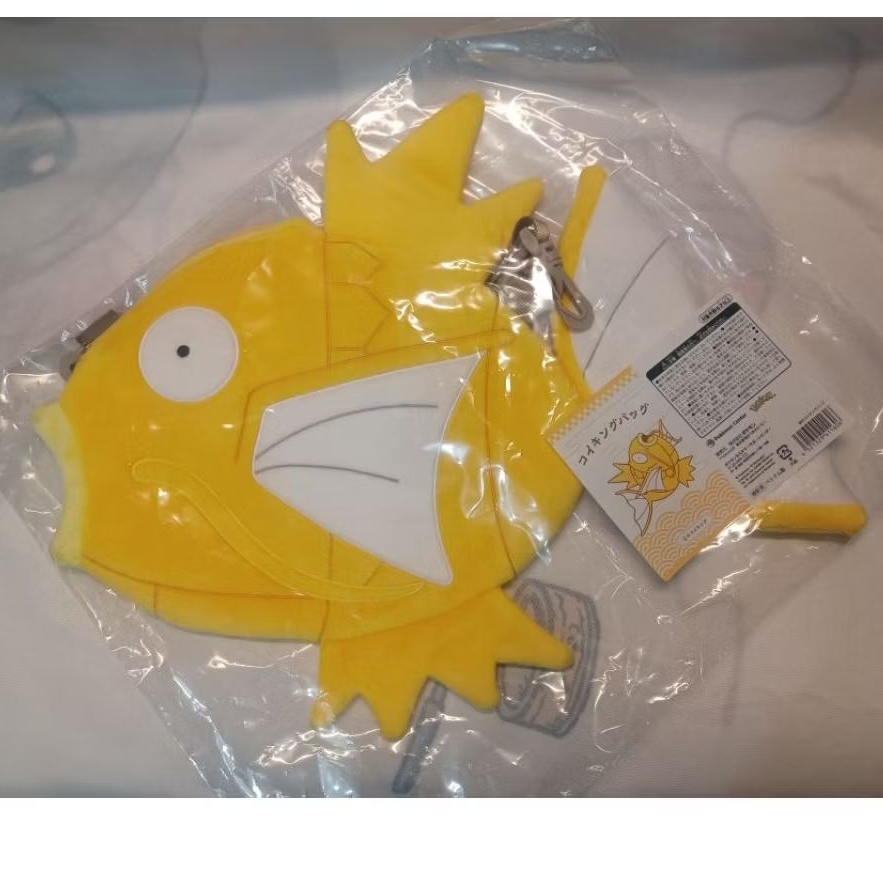 現貨 絕版 超限量稀有 日本寶可夢中心 黃金鯉魚王斜背包 異色鯉魚王背包 閃光鯉魚王 鯉魚王 寶可夢斜包包 寶可夢斜背包