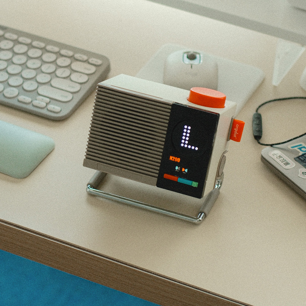 【賽塔林 SYITREN 台灣總代理】N200 復古設計藍牙喇叭｜點陣螢幕美學｜橘色旋鈕潮流音響