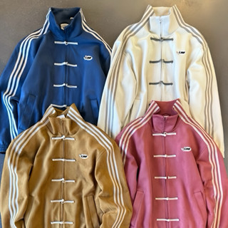 𝑪𝑱𝑴𝑭【高品質】Adidas 三葉草 馬年系列 唐裝風中式麂皮外套 漢服夾克外套 立領盤扣 長袖襯衫外套 新年限定