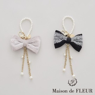 Maison de FLEUR 天鵝絨質感蕾絲蝴蝶結吊飾(08000850200)