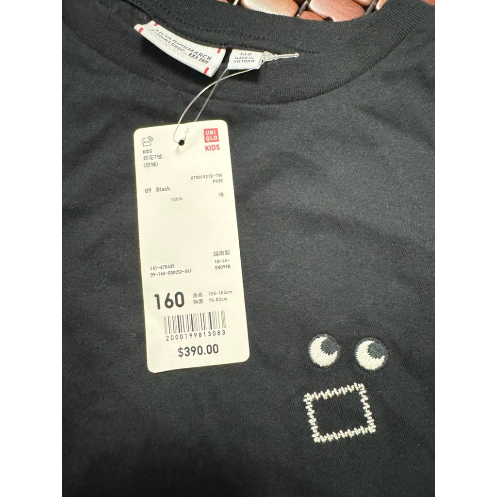 UNIQLO眼睛聯名黑色上衣