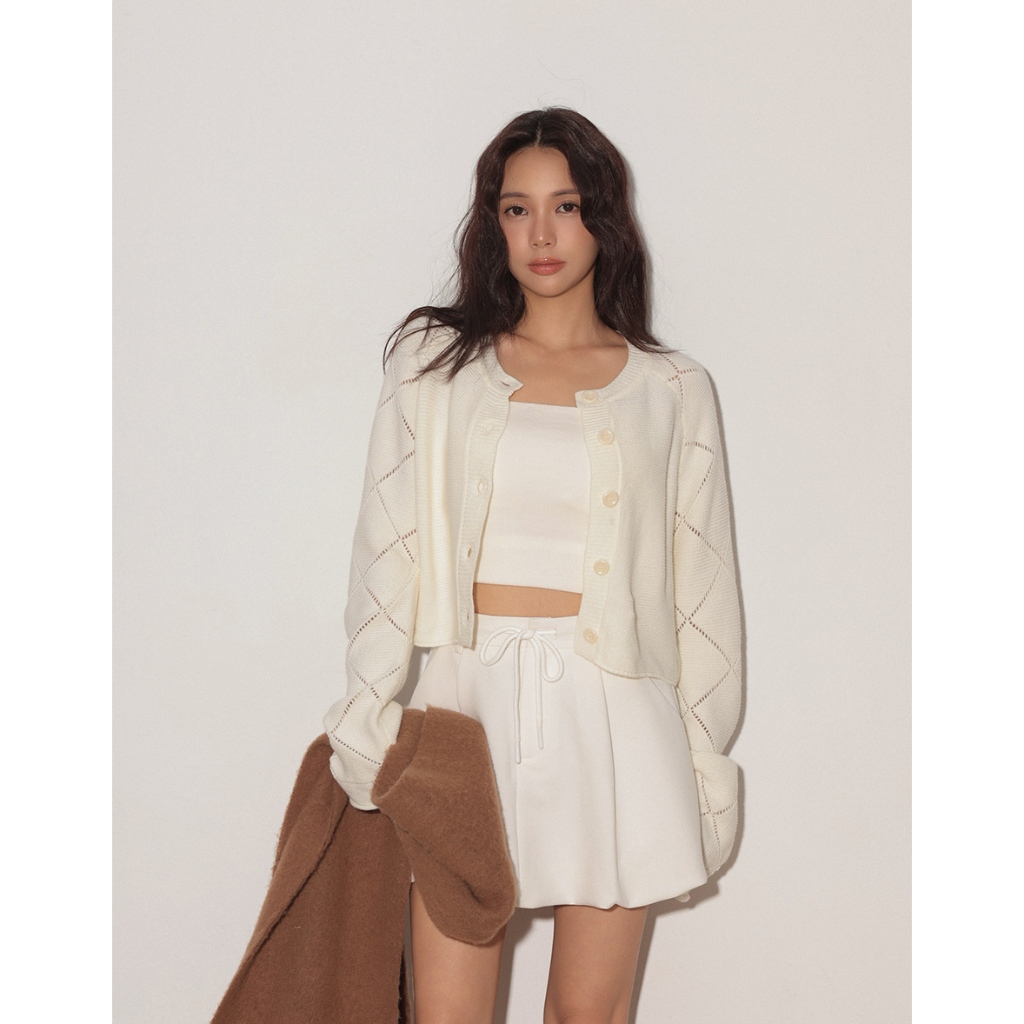 AIR SPACE LADY 圓領鏤空菱格袖短版開襟針織衫(白/淺灰) 女裝 現貨