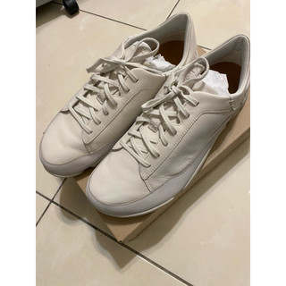 Clarks 三瓣鞋 2.0- Trigenic2 Joy解構拼接輕盈寬楦休閒鞋（白色）CLM83948C-男