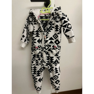 Carters 9 個月絨毛連身衣