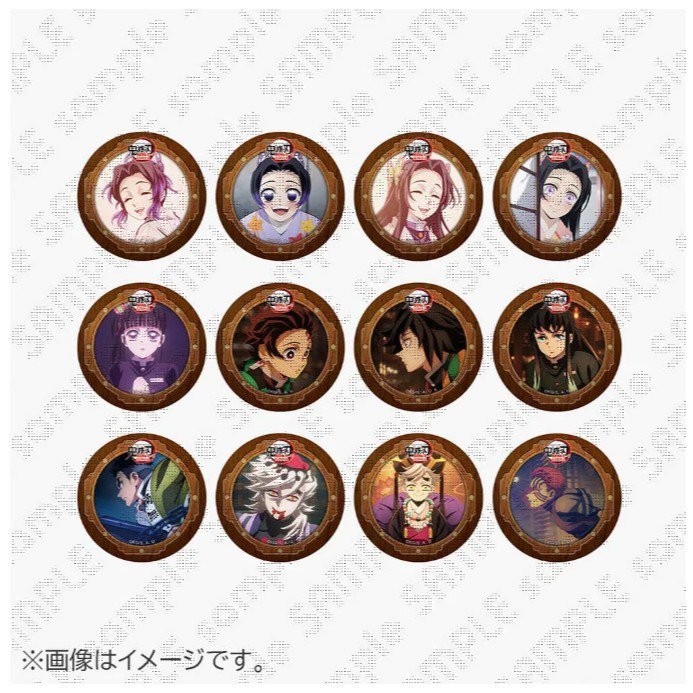 食糧閣✿日本【現x貨】《鬼滅之刃劇場版 無限城 合作咖啡廳》（第二期_57mm徽章）鬼滅之刃／ufotable／Cafe／童磨／胡蝶忍／竈門炭治郎／富岡義勇／時透無一郎／悲鳴嶼行冥／胡蝶香奈惠／胡蝶姊妹