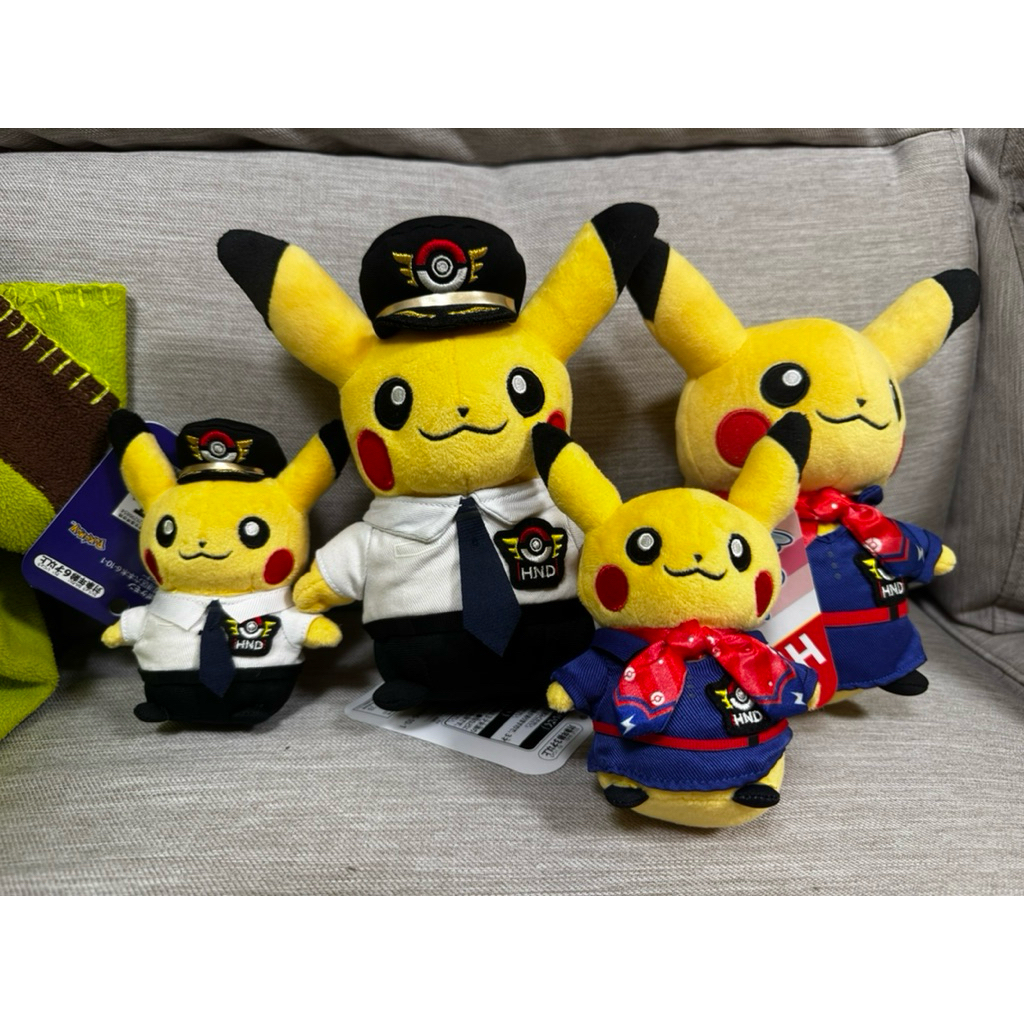 正版現貨 日本寶可夢中心 飛機皮卡丘娃娃 機長皮卡丘娃娃 羽田機場 機長皮卡丘 空姐皮卡丘 皮卡丘吊飾 日本限定