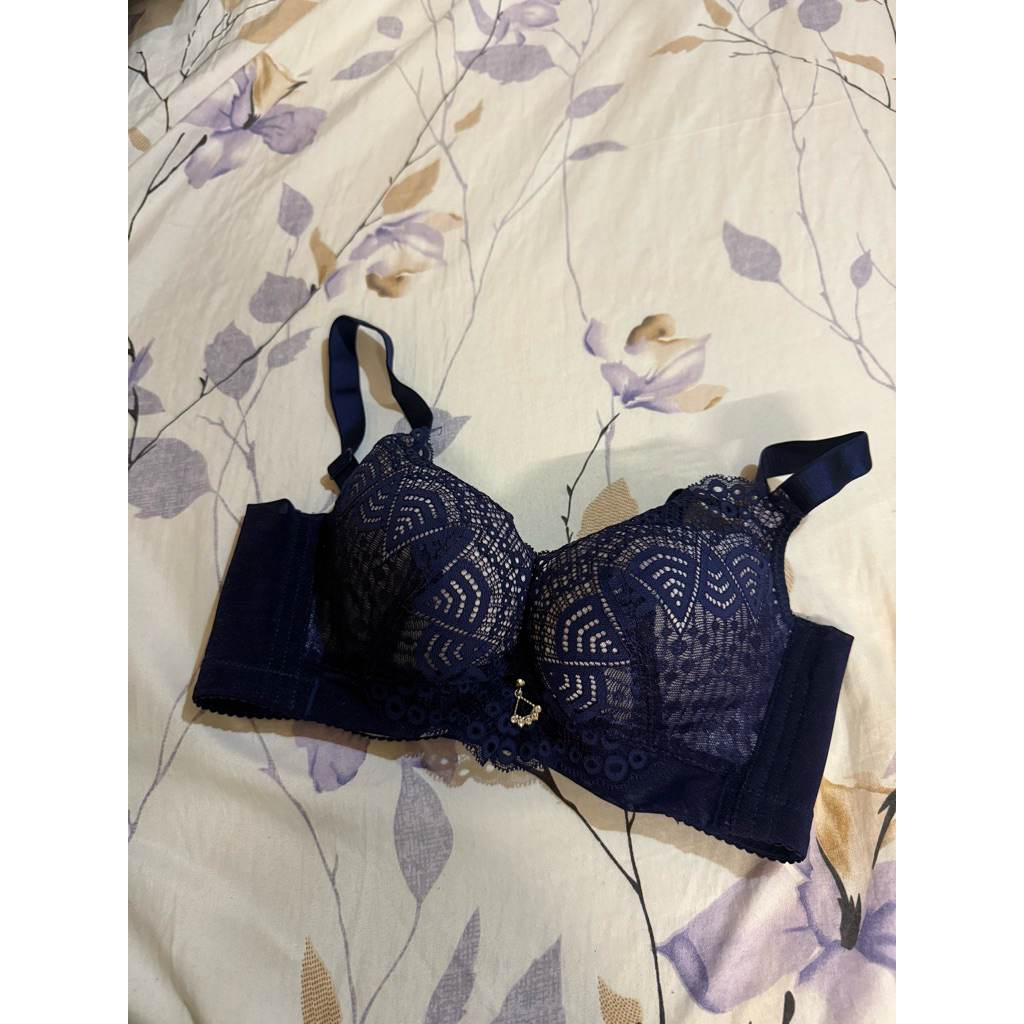 全新 emon依夢爆乳內衣 集中托高 性感深藍 絕對有溝