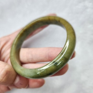 逸品軒～天然緬甸玉A貨-B590029-黃加綠玉鐲-寬12.6mm厚7.6mm內徑59.6mm約18.9圍