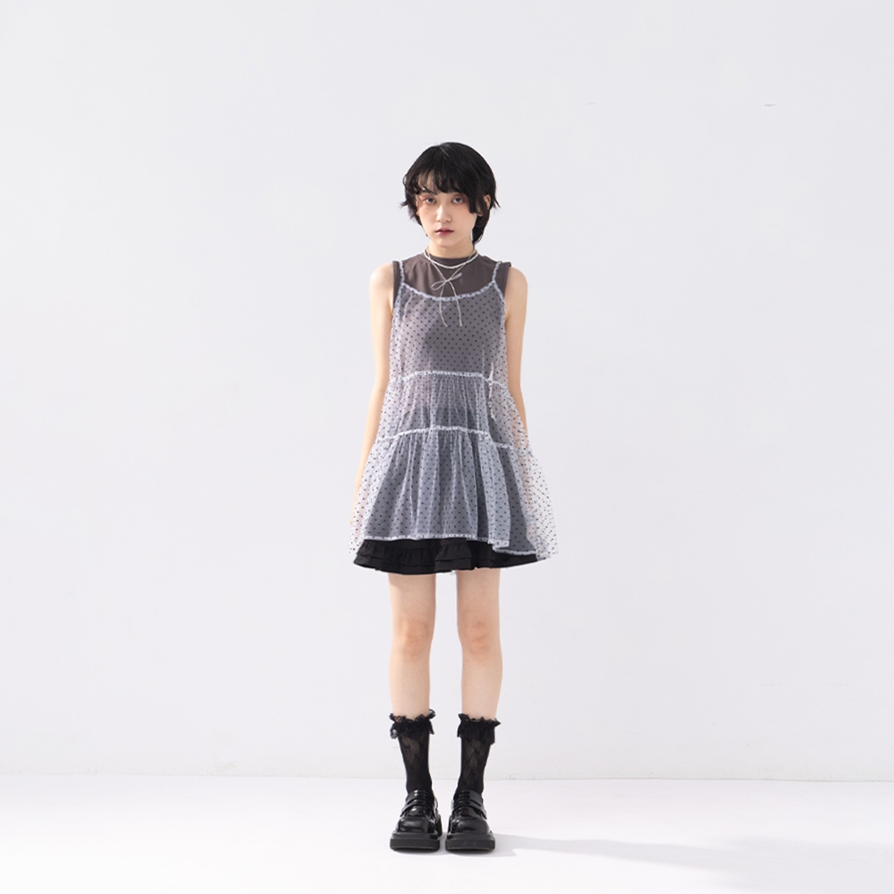 QUEENSHOP_F 點點蛋糕剪接造型細肩罩衫 兩色售 現+預 【01099122】