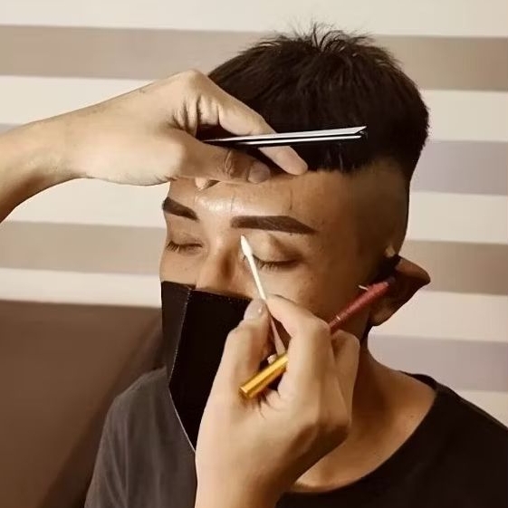 高雄艾朵拉美容美體課程券加購200元/開運修眉200/高雄三民店空間共享一小時200元