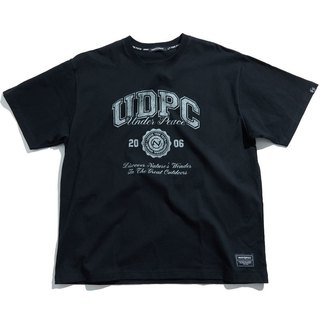 UNDER PEACE 25AW UDPC COLLEGE / TEE 學院字型 短T (黑色) 化學原宿