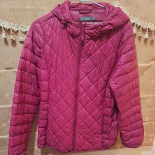 Bossini 品牌的服裝／女裝外套二手8成新（輕量羽絨連帽外套，含有90% 鵝絨和10%羽毛填充物。）