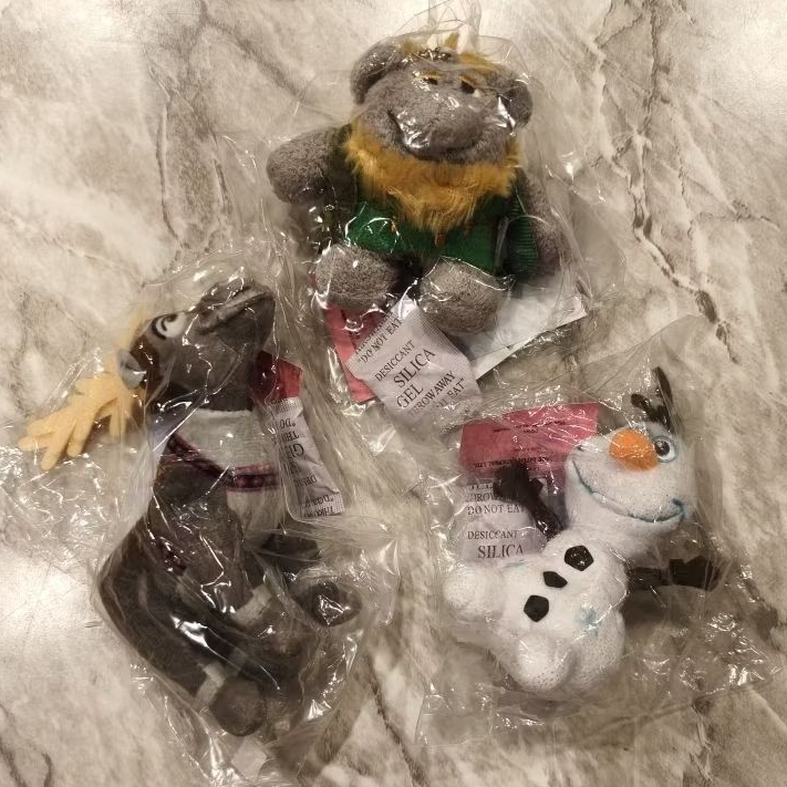 全新正版 迪士尼冰雪奇緣角色玩偶吊飾 聖誕樹裝飾 鑰匙圈 雪寶 馴鹿 小斯 精靈 石頭小精靈 佩比爺爺 聖誕樹吊飾