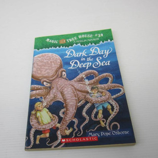 「二手書」Magic tree house #39 Dark day in the Deep Sea 英文讀本