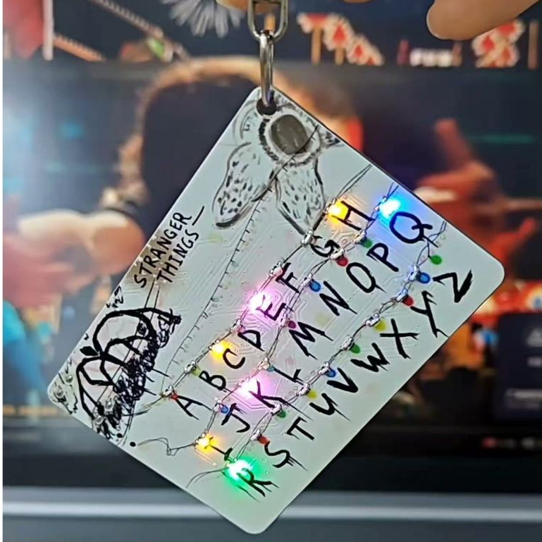 💥爆品免運💥手工【怪奇物語】stranger things鑰匙扣 熱門美劇經典場面周邊 随身可愛小物掛飾 霍金斯小鎮