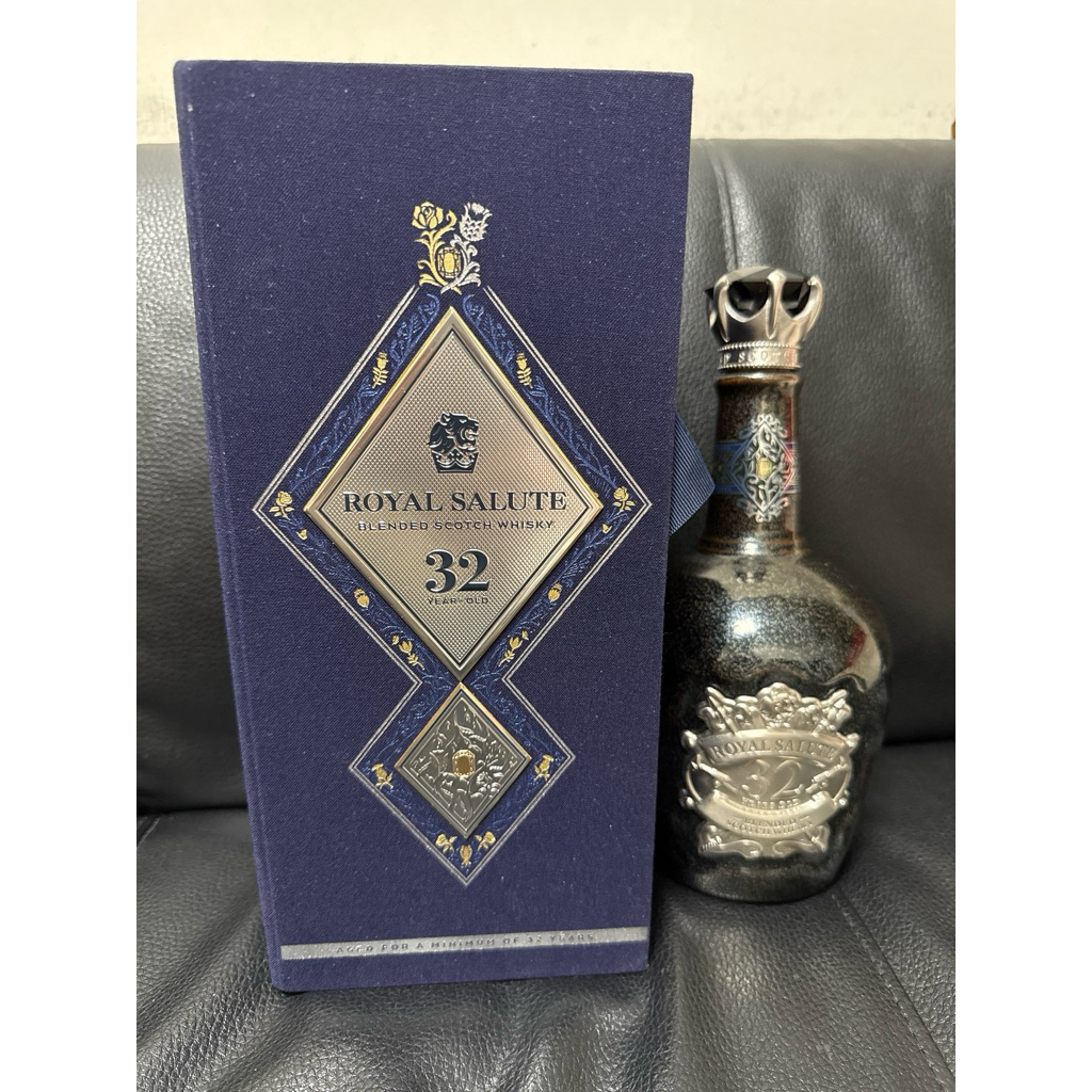 😊皇家禮炮32年珍藏寶石威士忌空酒瓶和盒500ml