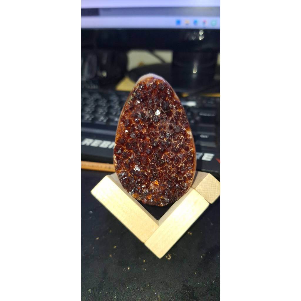 天美水晶精品＂全館免運費＂原石烏拉圭黃水晶蛋型晶鎮高度8CM*深5.5CM*寬5.5CM含架 天然水晶原礦  黃水晶簇