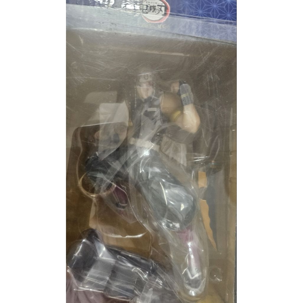 鬼滅之刃》宇髄天公仔角色： 宇髄天元是《鬼滅之刃》中的「音柱」，以華麗的戰鬥風格和外貌著稱。