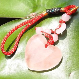 【吉祥開運坊】吊飾【增人緣/桃花 粉水晶吊飾 愛心/平安扣】淨化 擇日