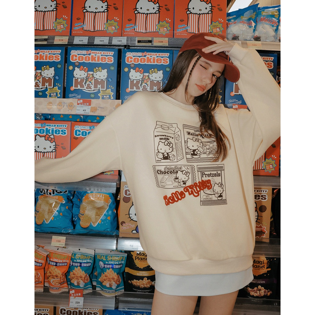 AIR SPACE 【Hello Kitty聯名】印花毛巾繡字母內刷毛寬版大學TEE(白/藍) 女裝 現貨
