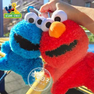 【正版日貨】[現貨]芝麻街造型娃娃小包掛件 Elmo/餅乾怪獸絨毛小包/收納包/包掛超柔觸感超可愛