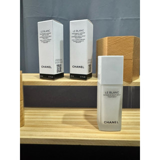 香奈兒（CHANEL）的「LE BLANC 珍珠光感淨白淡斑精萃」