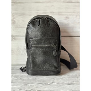 COACH 男款 素面荔枝紋皮革單肩背胸包 - 黑色 (全新正品)