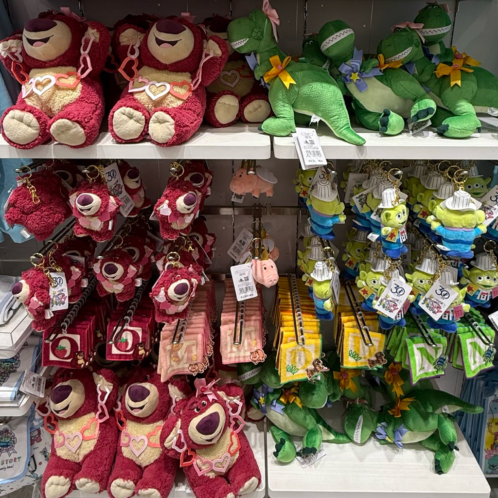 現貨☑️ 日本帶回 🇯🇵 玩具總動員 30週年 東京迪士尼 玩偶 掛件 火腿豬 三眼怪 熊抱哥 阿薛 生日禮物 吊飾