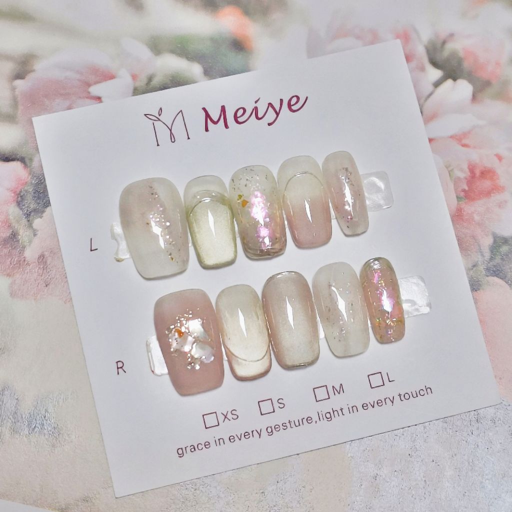 「雲緞柔光」光療感美甲貼｜奶油粉裸暈染 × 光感貝殼片 × 奶白閃粉氣質系