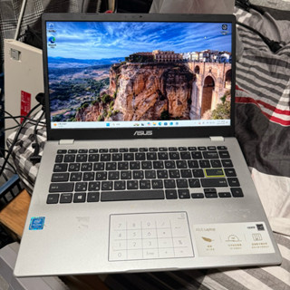 華碩 ASUS E410MA 14吋 輕薄文書筆電 (N4020/4G/128G) 虛擬數字觸控板 電池約77%
