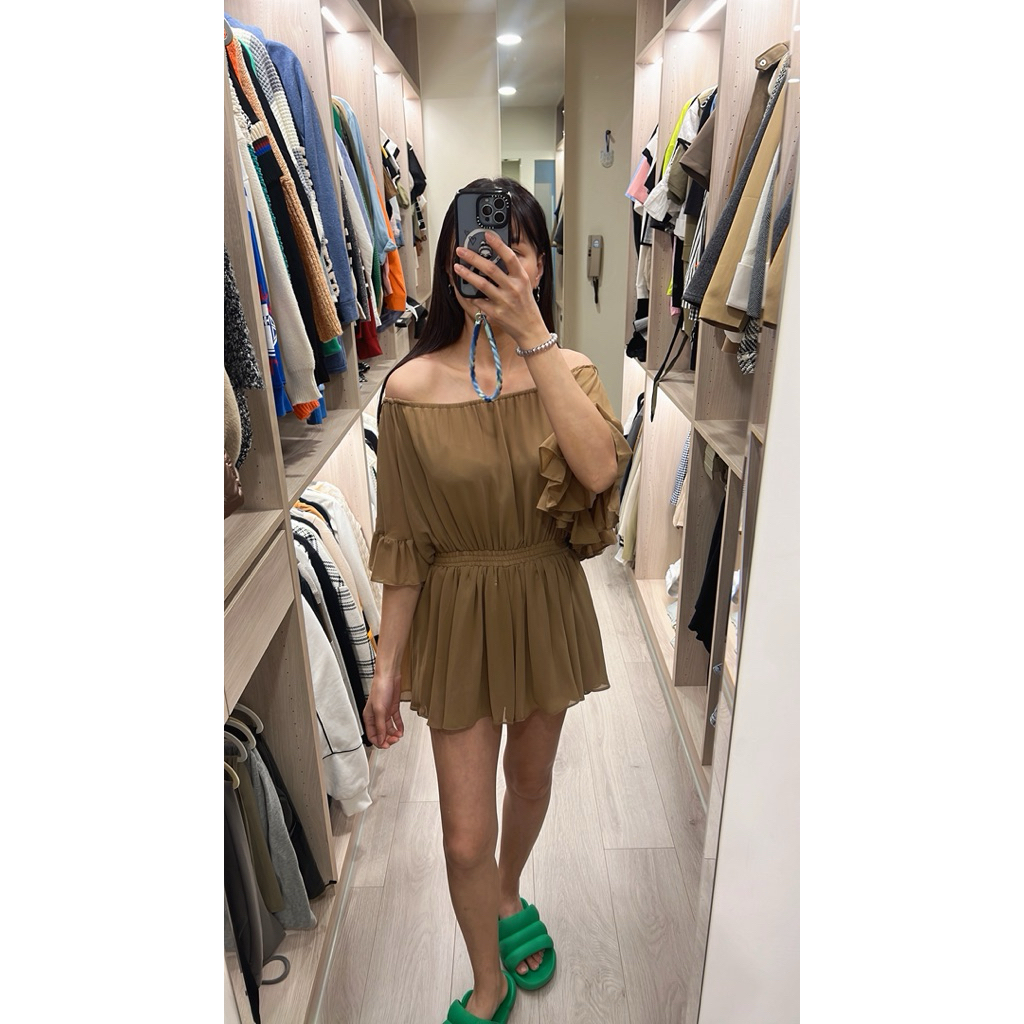 雪紡荷葉秀漏肩，一至零連身短褲雪紡荷葉秀漏肩，一至零連身短褲