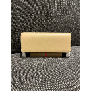 【𝐆𝐎𝐋𝐃𝐄𝐍 中壢店】BURBERRY 格紋素色皮革掀蓋長夾-12卡