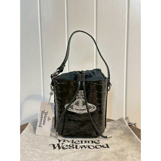 🇬🇧英國帶回｜Vivienne Westwood Daisy 仿鱷魚皮紋兩用水桶包｜現貨