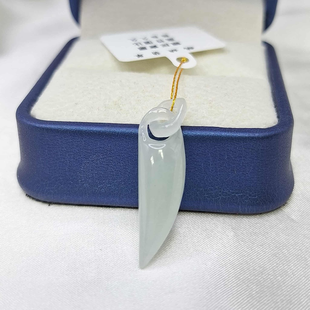 天然翡翠 緬冰起光細緻晴底護身龍牙吊墜/鵝鵝天然翡翠/A3194019 玉石龍牙 翡翠龍牙 避邪 項鍊