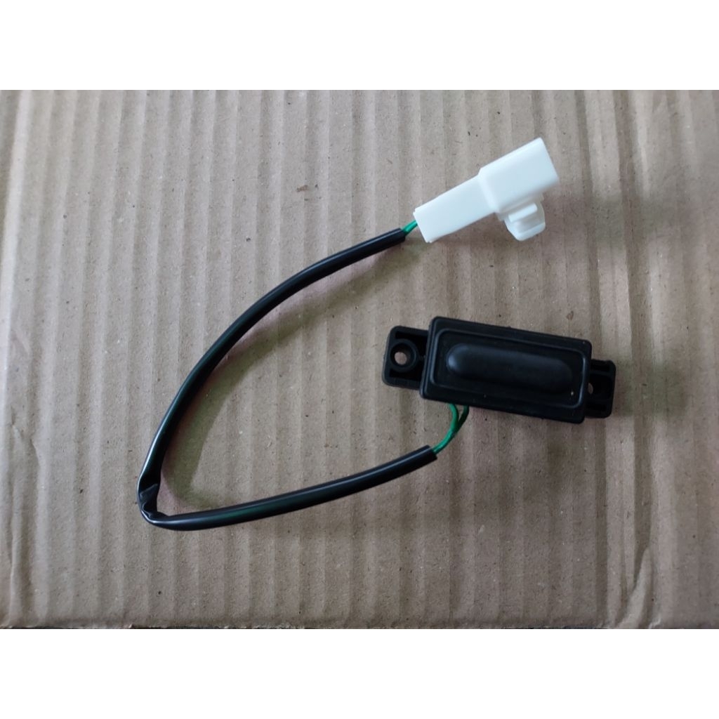 WR汽車零件~SUZUKI SWIFT  06-10 無i-key版後蓋觸控開關