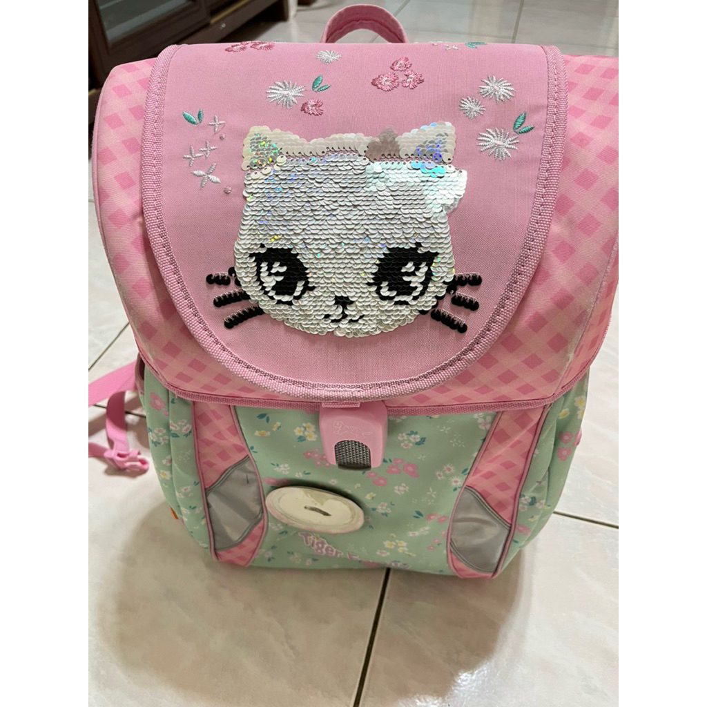 二手7成新Tiger Family超輕量護脊書包花園小貓”亮片款”