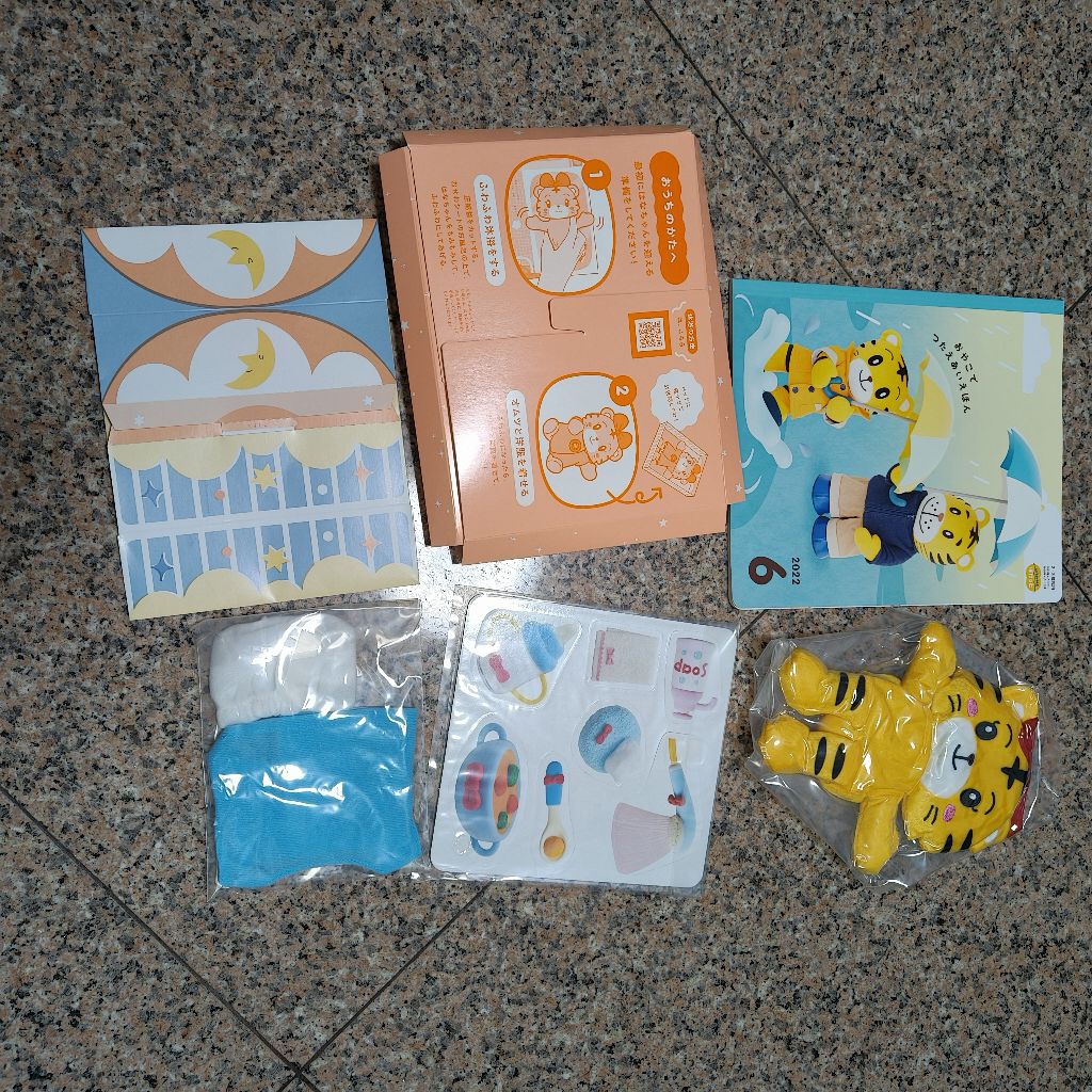 全新未使用 日本巧虎 日版小花 玩偶 倍樂生 小花玩偶 尿布 衣服 小花的床 日文讀本 小花照顧組