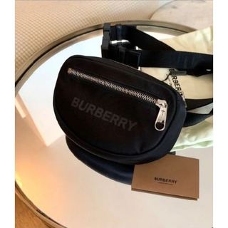 二手商品 // 博柏利 巴寶莉 Burberry 灰字logo 尼龍拉鍊胸包 腰包 黑色 百搭基本款