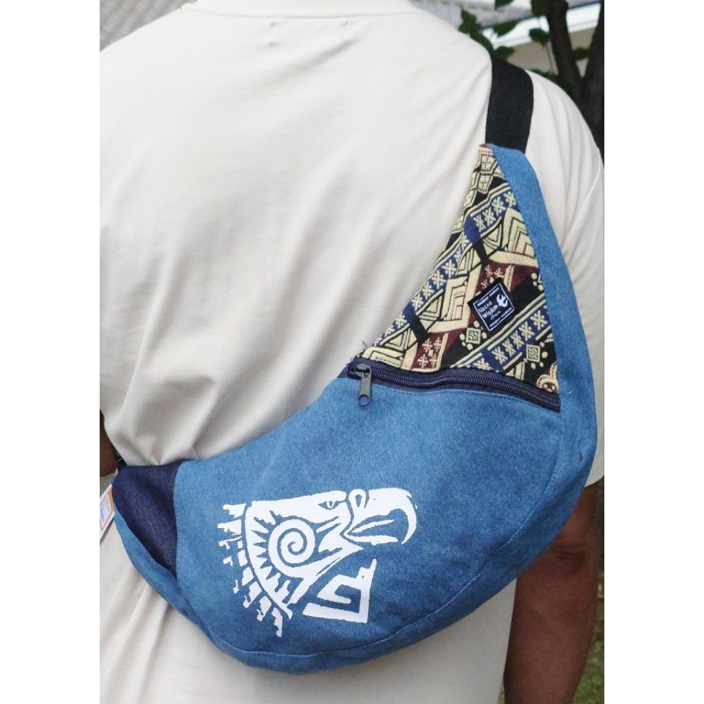 ［現貨］［全新］［免運費］🇯🇵來自日本橫濱Amina/藍色半月形單肩包/休閒款/中性