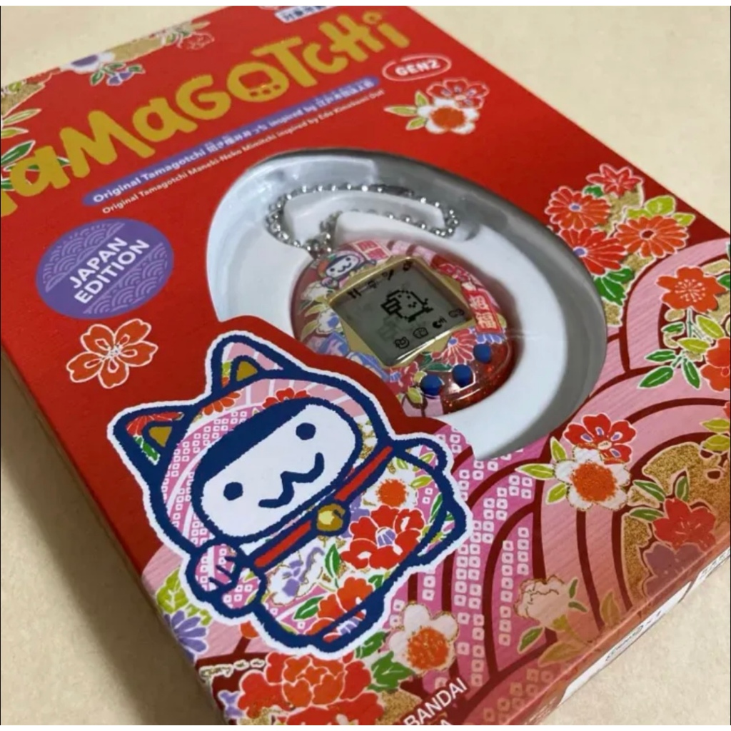 萬代原创电子宠物招财猫咪咪奇，灵感源自江户木目目目人偶